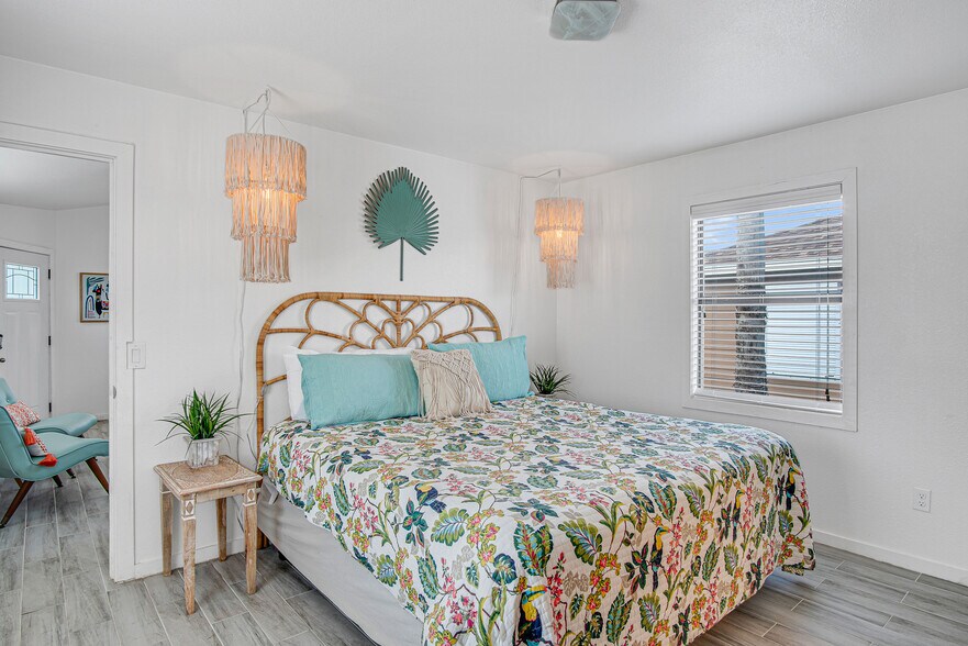 More Photos Of 801 South 9th St, Port Aransas Freestanding For Sale