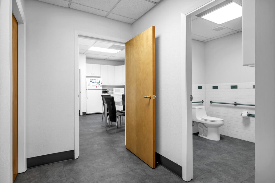 More Photos Of 8109 Laguna Blvd, Elk Grove Medical For Sale