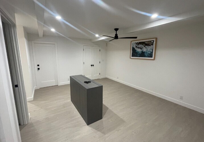 More Photos Of 711 W 17th St, Costa Mesa Light Manufacturing For Sale