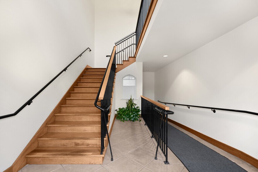 More Photos Of 11 5th St, Petaluma Loft Creative Space For Sale