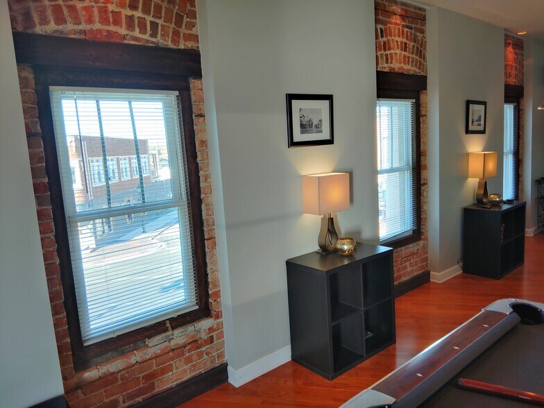 More Photos Of 1 S Park Ave, Lombard Office Residential For Sale
