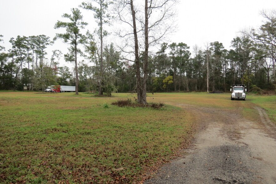 More Photos Of 7585 Wilson Blvd, Jacksonville Warehouse For Lease