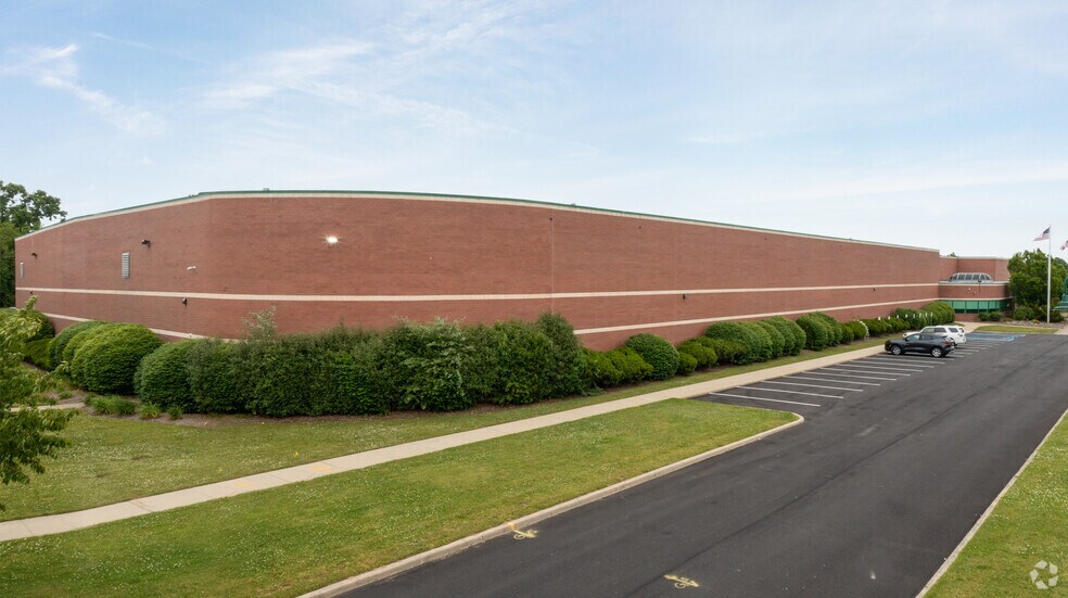 Primary Photo Of 555 N Research Pl, Central Islip Warehouse For Lease