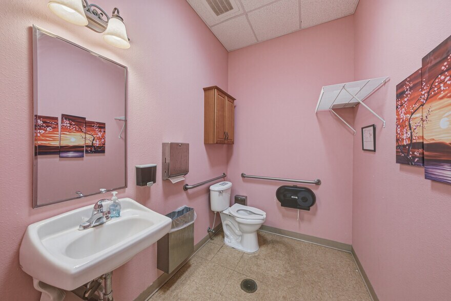 More Photos Of 1214 W Reynolds St, Plant City Office For Sale