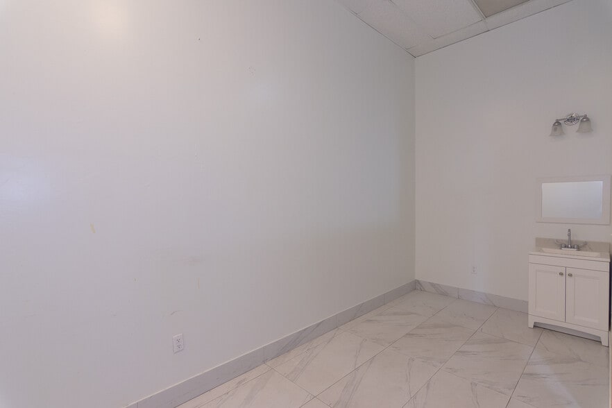 More Photos Of 399 W Louis Henna Blvd, Austin Unknown For Lease