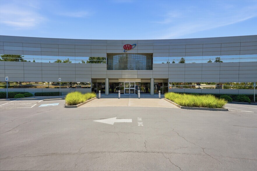 More Photos Of 8555 SW Apple Way, Portland Office For Lease