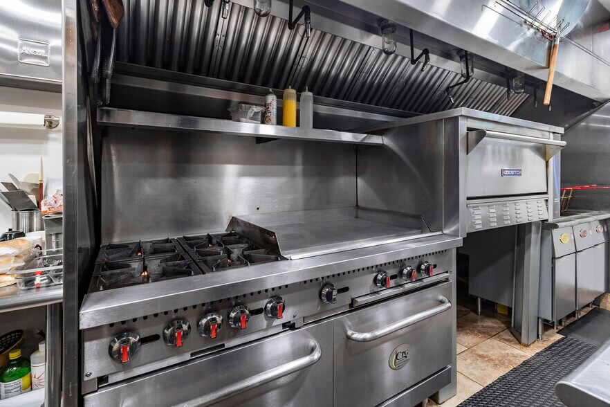 More Photos Of 18 Mckabe Rd, Colton Storefront Retail Residential For Sale