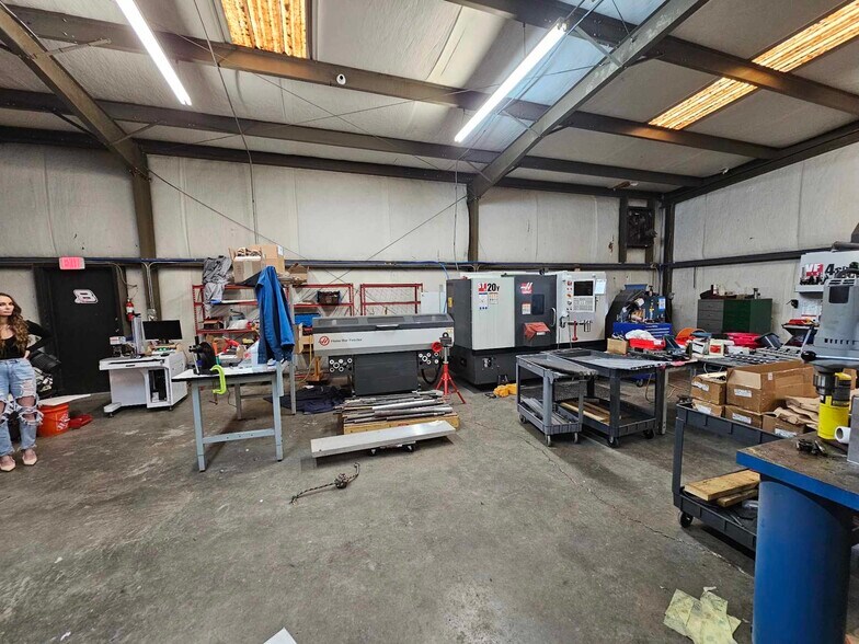 More Photos Of 1300A S Dickerson Rd, Nashville Light Manufacturing For Sale