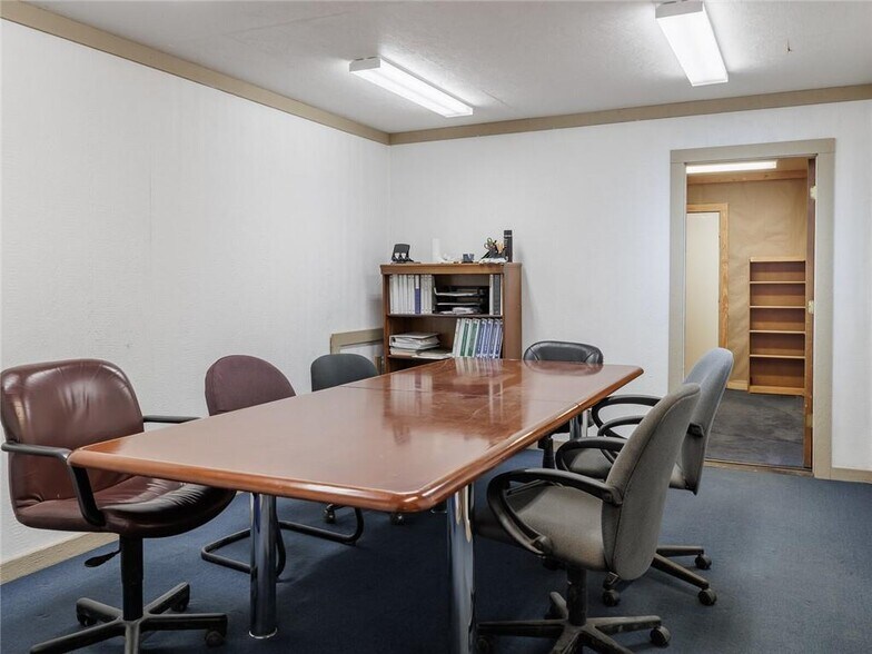 More Photos Of 744 FM 609, La Grange Service For Lease