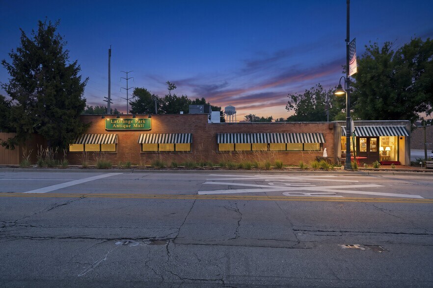 More Photos Of 800 E 31st St, La Grange Park General Retail For Sale
