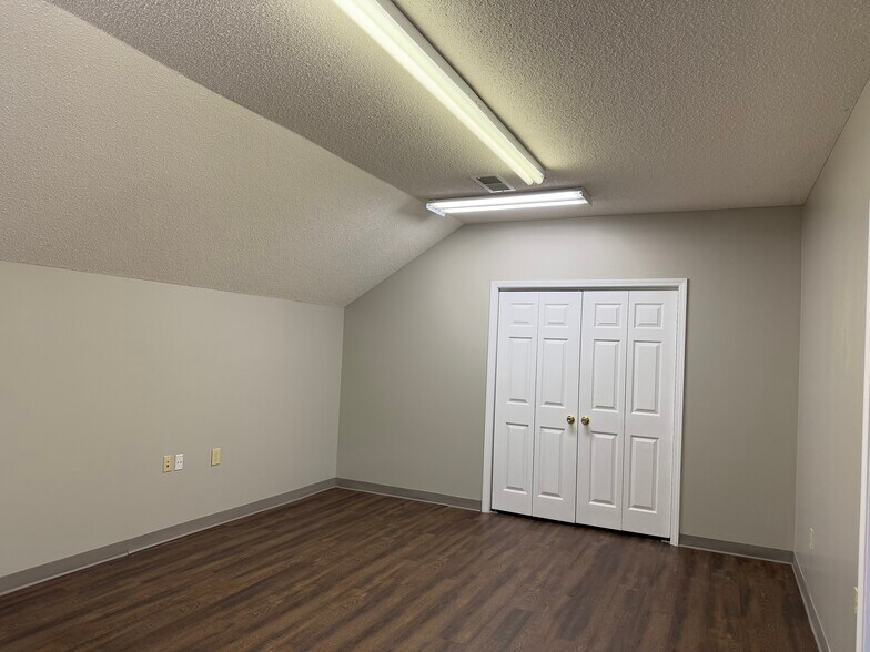 More Photos Of 310 Germantown Bend Cv, Cordova Office For Lease