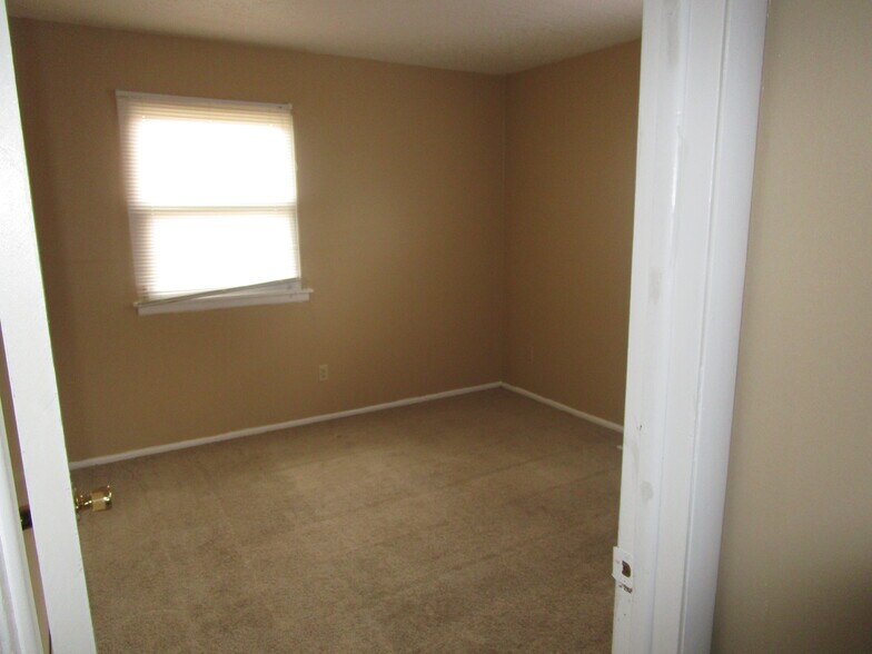 63016305 Reed Rd, Fort Wayne, IN 46835 Apartments For Sale