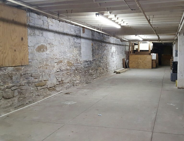 More Photos Of 620 President Clinton Ave, Little Rock Light Distribution For Sale