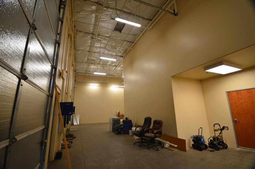 More Photos Of 2222 W Parkside Ln, Phoenix Research And Development For Sale