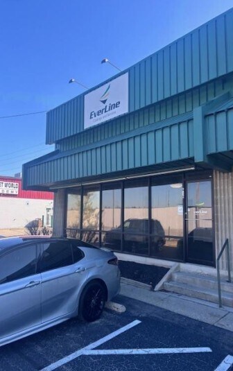 More Photos Of 2300 E Kemper Rd, Sharonville Mixed Retail For Lease