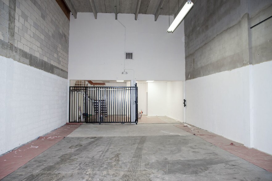 More Photos Of 7311-7323 NW 12th St, Miami Light Distribution For Lease