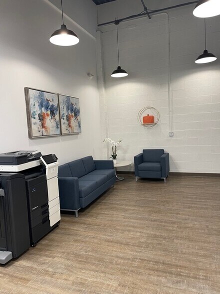 More Photos Of 3852 Dulles South Ct, Chantilly Warehouse For Lease