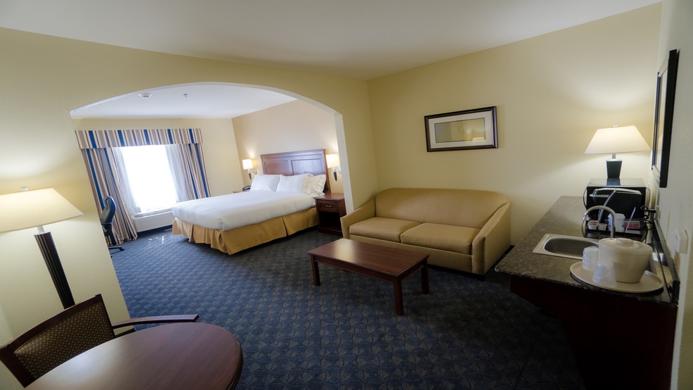 More Photos Of 3119 Perryton Pkwy, Pampa Hotel For Sale