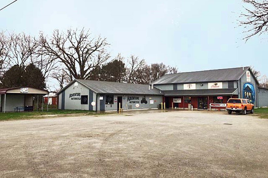 More Photos Of 20660 W Bowling Green Road, Weston Auto Repair For Lease