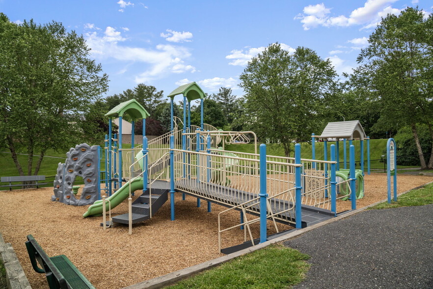 More Photos Of 9725 Lookout Pl, Gaithersburg Healthcare For Sale