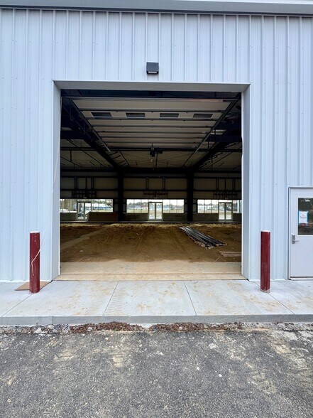 More Photos Of 31013 Besche Ave, Georgetown Showroom For Lease