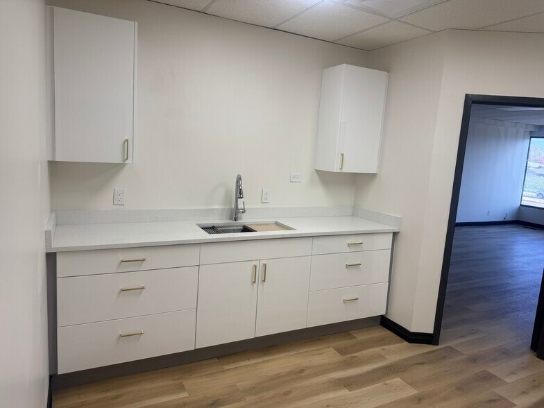 More Photos Of 5701 17th Ave SE, Calgary Showroom For Lease