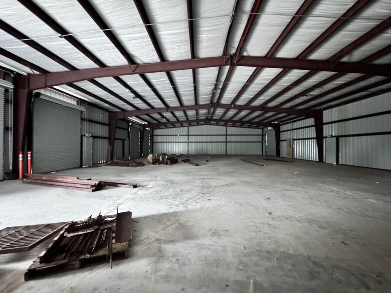 More Photos Of 14940 Beechnut st, Houston Unknown For Lease