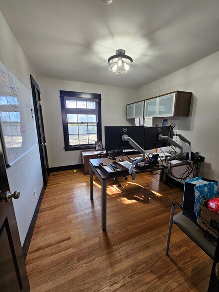 More Photos Of 110 Confederate Dr, Franklin Office Residential For Lease