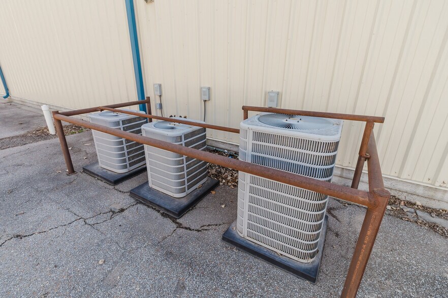 More Photos Of 3101 S Broadway St, Wichita Freestanding For Sale