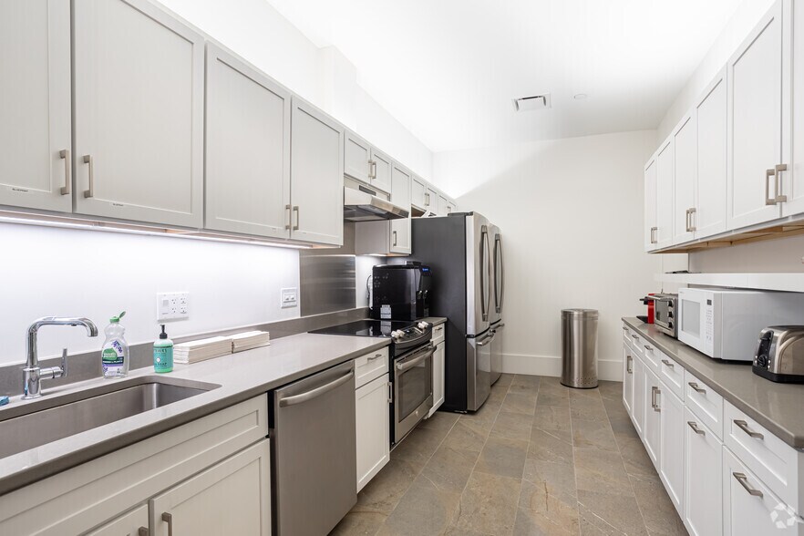 More Photos Of 47 Thorndike St, Cambridge Office For Lease