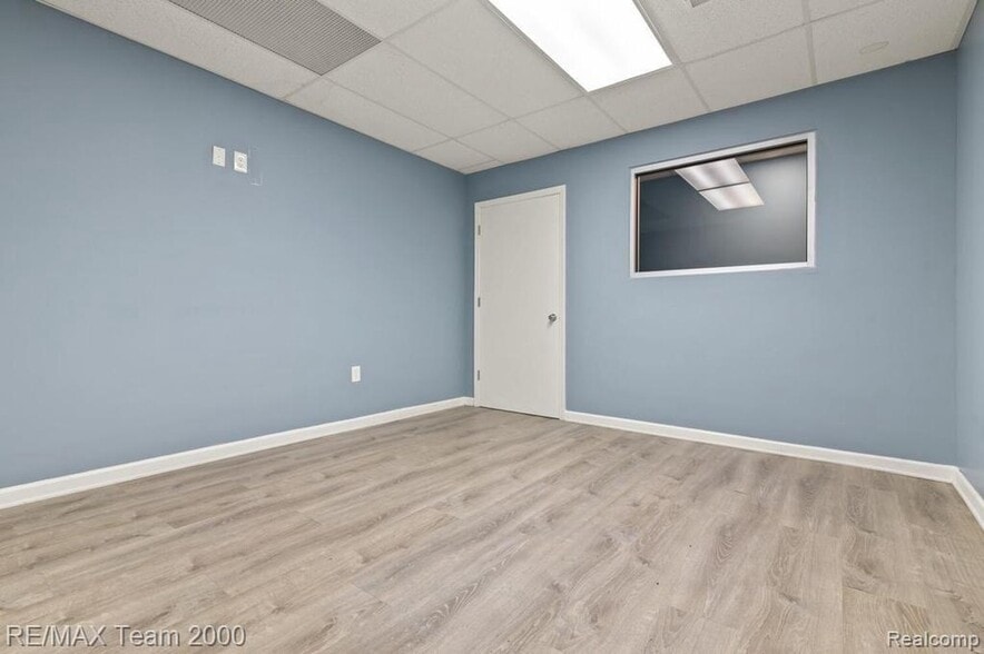 More Photos Of 5153 S Beech Daly St, Dearborn Heights Freestanding For Lease