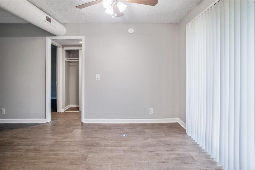 More Photos Of 126 Walton Ferry Rd, Hendersonville Apartments For Sale