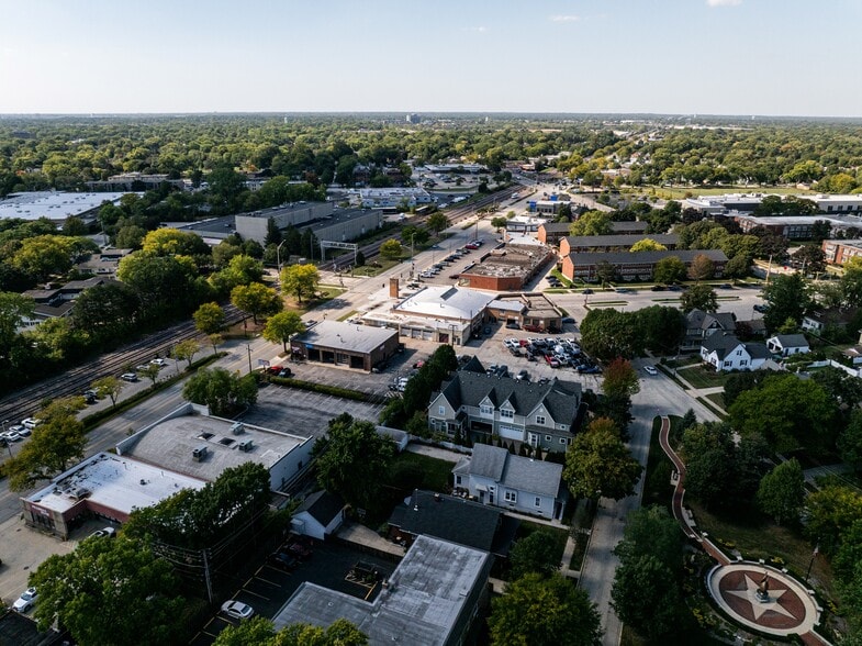 More Photos Of 400 W Northwest Hwy, Arlington Heights Auto Repair For Lease
