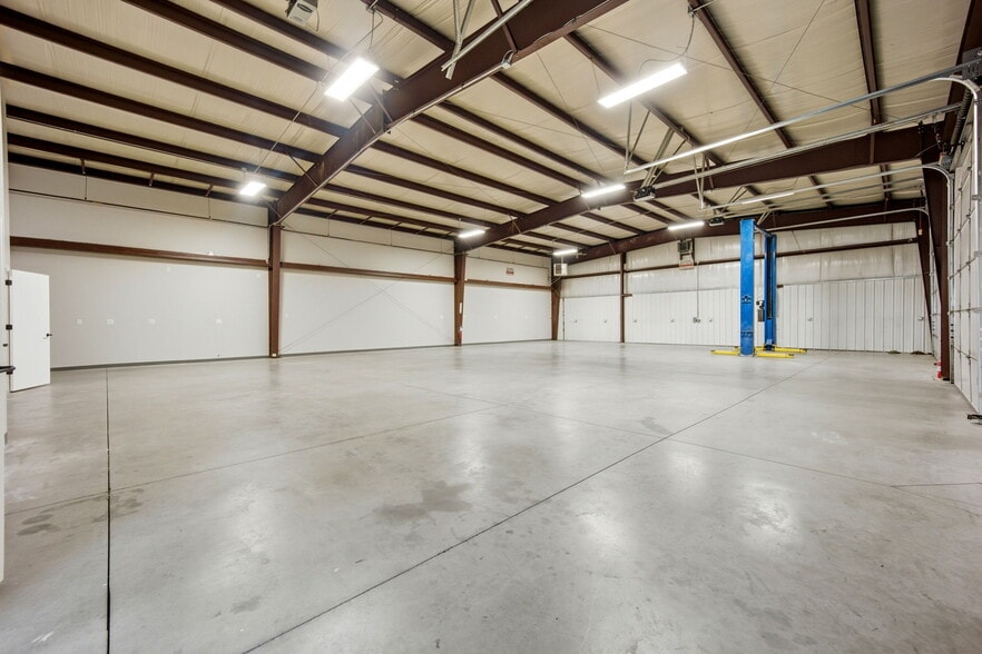 More Photos Of 7315 McClain Pt, Colorado Springs Warehouse For Lease