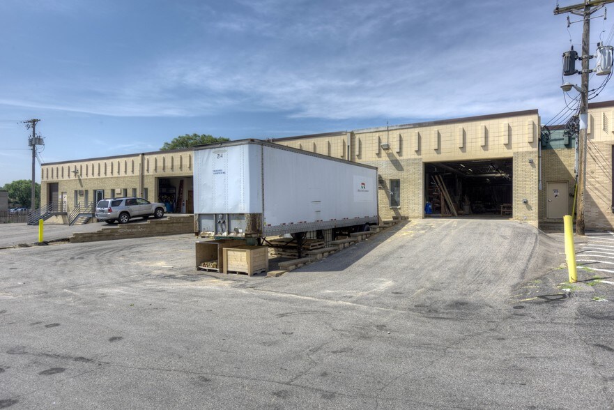 More Photos Of 240 Fillmore Ave E, Saint Paul Light Manufacturing For Lease