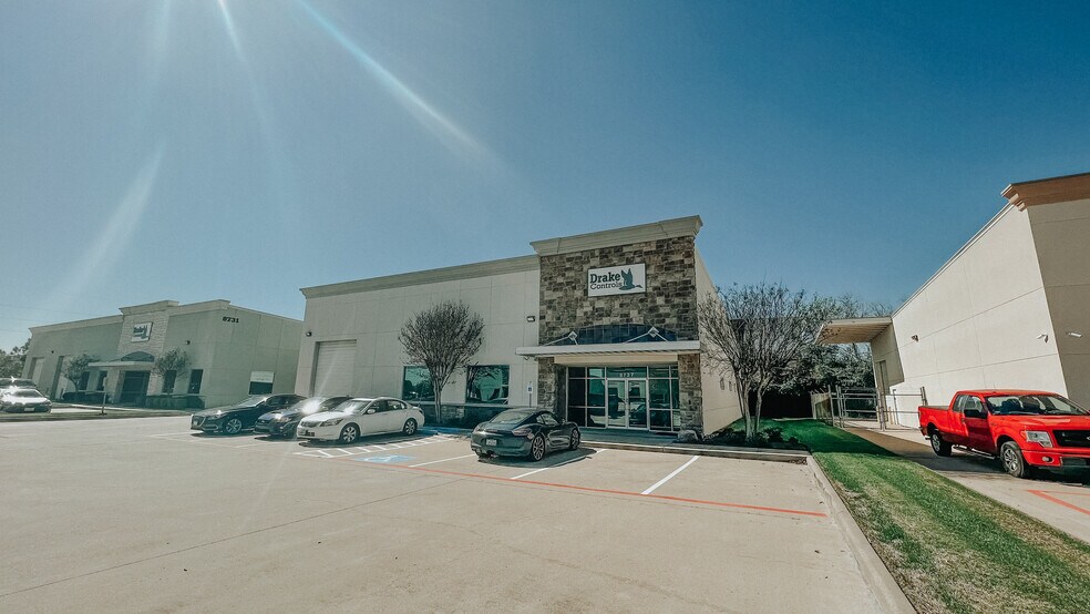 More Photos Of 8727 Fallbrook Dr, Houston Flex For Lease