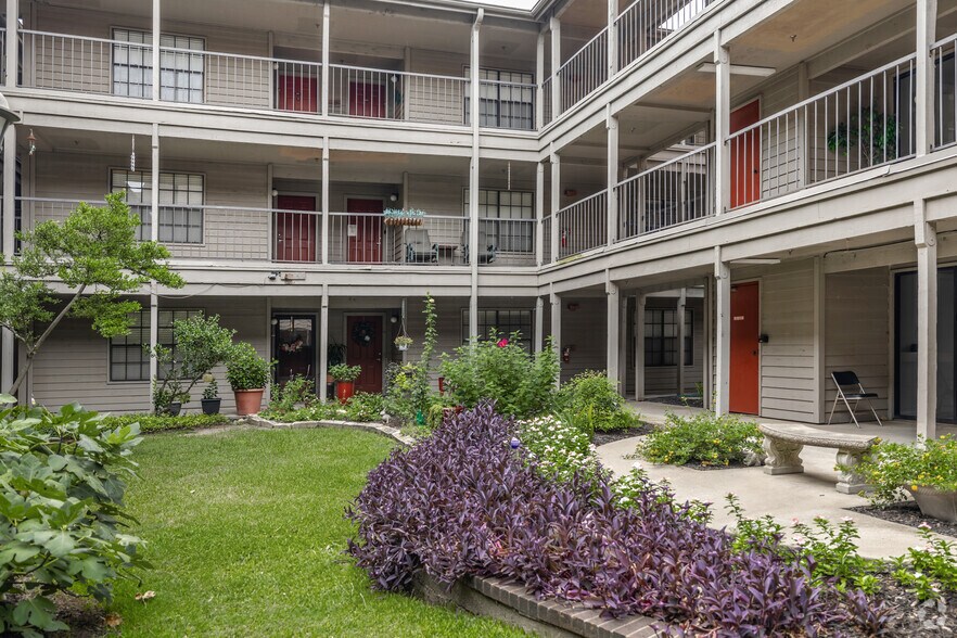 More Photos Of 2410 Memorial Dr, Bryan Apartments For Sale
