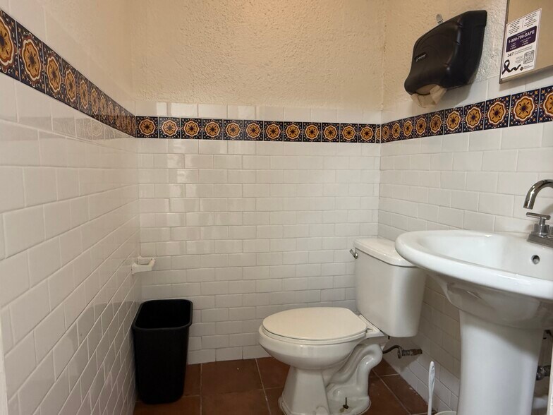 More Photos Of 5402 S Zarzamora St, San Antonio Restaurant For Sale