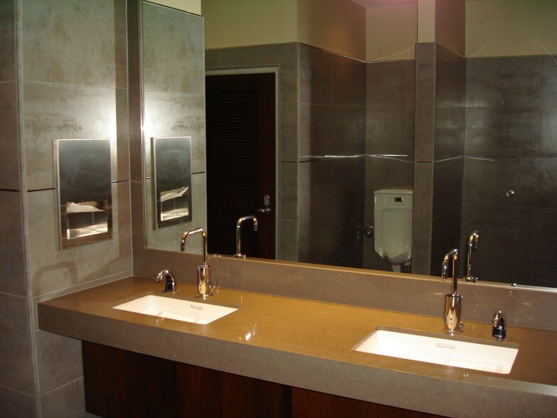 More Photos Of 18426 Brookhurst St, Fountain Valley Medical For Lease