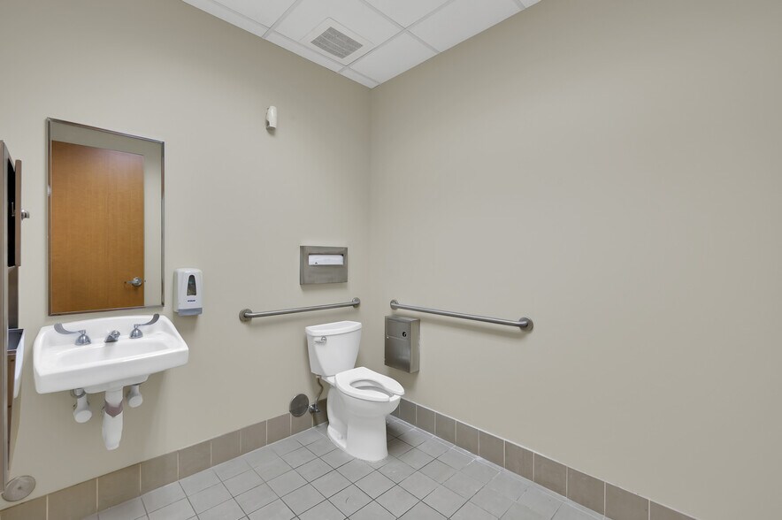 More Photos Of 1125 Cypress Station Dr, Houston Medical For Sale