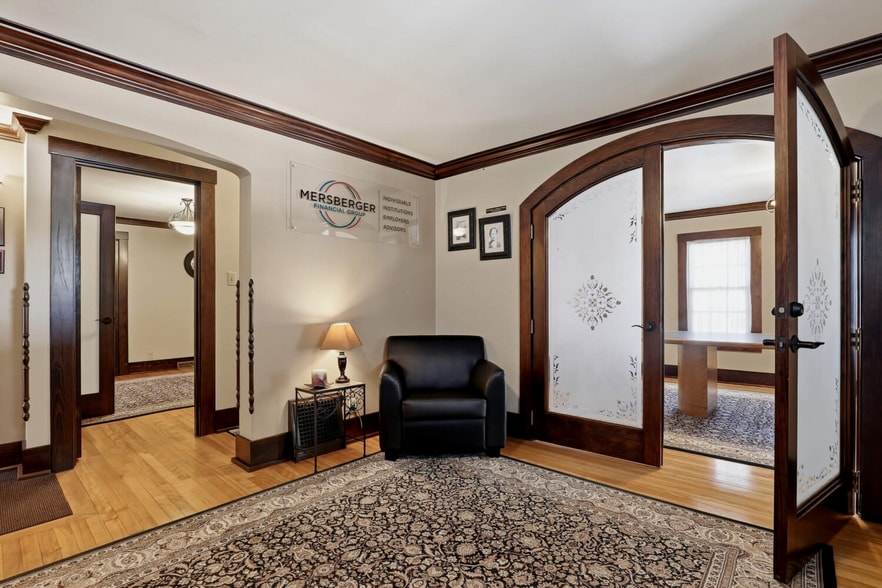 More Photos Of 517 Monroe St, Sheboygan Falls Office For Sale