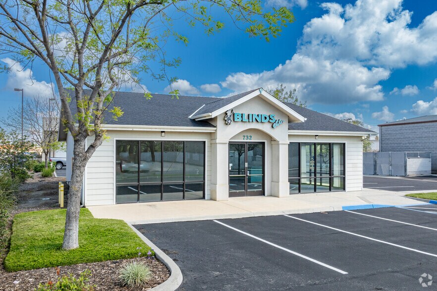 Primary Photo Of 732 Vaughn St, Hanford Freestanding For Lease