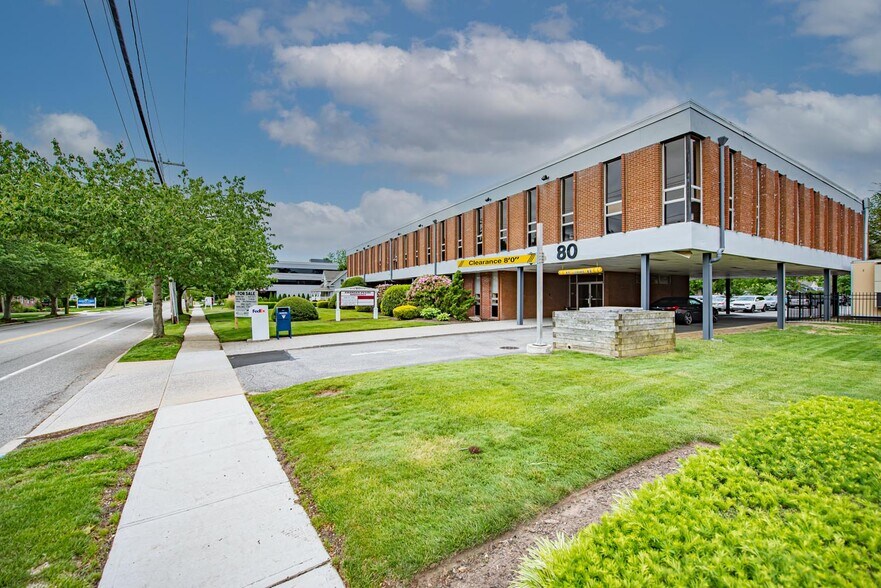 More Photos Of 80 Maple Ave, Smithtown Office For Lease