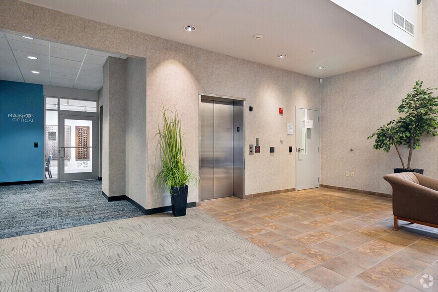 More Photos Of N19W23993 Ridgeview Pky, Waukesha Office For Sale