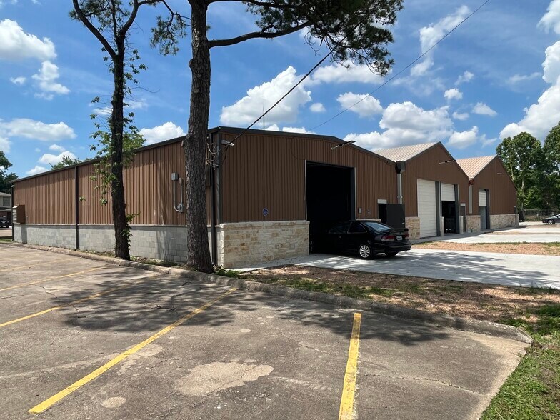 More Photos Of 6912 Calhoun Rd, Houston Warehouse For Lease