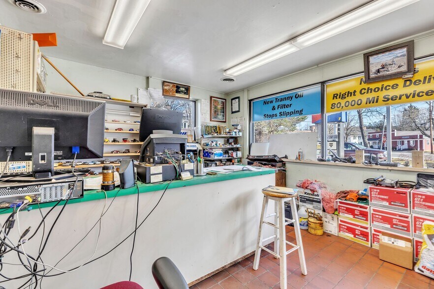 More Photos Of 467 Main St, Wilbraham Service Station For Sale