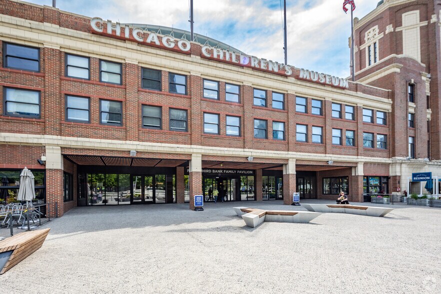 More Photos Of 600 E Grand Ave, Chicago Unknown For Lease