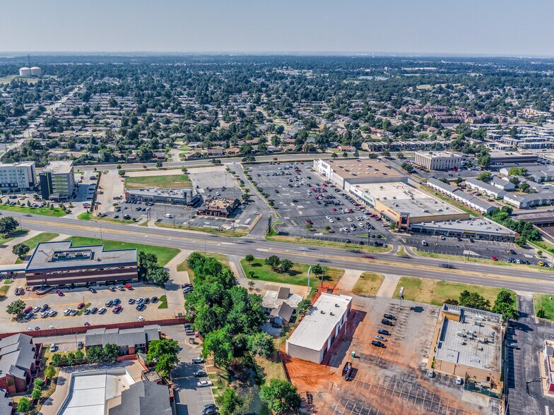 More Photos Of 4235 NW Expressway, Oklahoma City General Retail For Lease