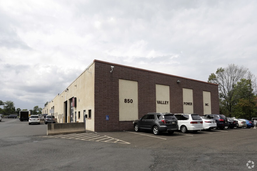 More Photos Of 850 Davisville Rd, Willow Grove Warehouse For Lease