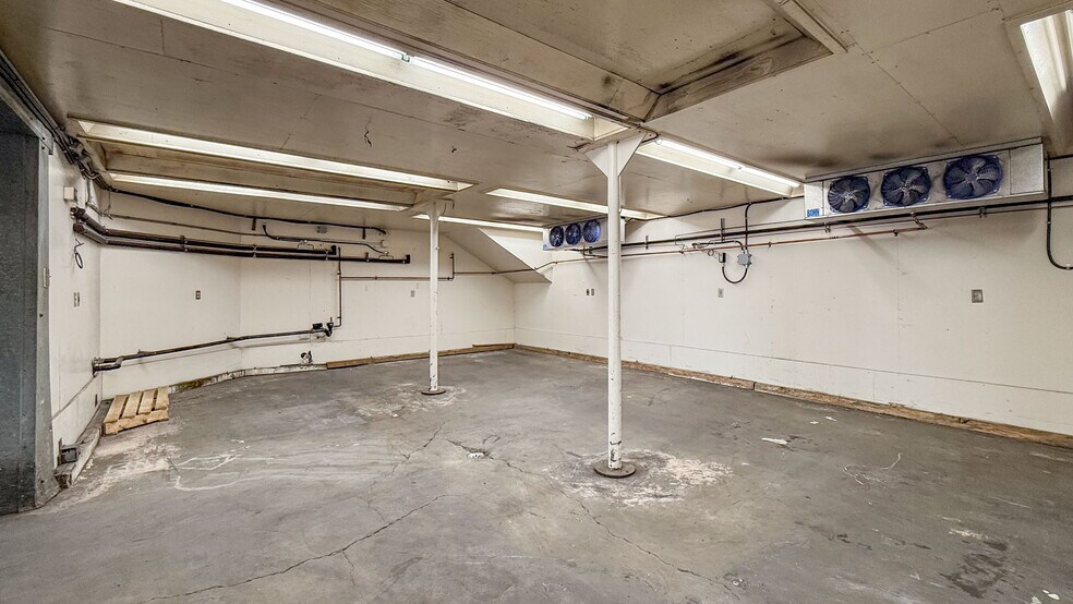 More Photos Of 441 Victoria St W, Kamloops Industrial For Lease